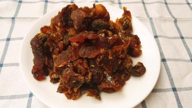 桂圆去核，也要用烤箱低温烘烤到有点干的程度