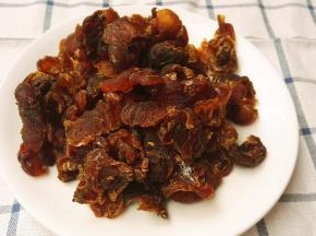 桂圆去核，也要用烤箱低温烘烤到有点干的程度