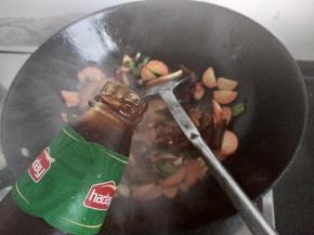 加入生抽耗油入味
