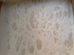 12.倒入准备好的烤盘  刮平表面