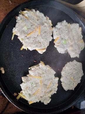 一面煎熟再慢慢反面煎