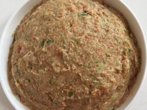 昨天做小笼包剩下的肉馅儿。（肉馅儿的具体做法可以去看我上一篇菜谱小笼包哦！）