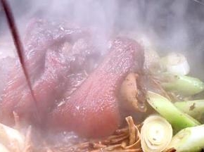 调入味精和生抽，大火收汁即可