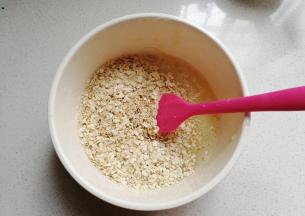再加入蜂蜜，白醋，燕麦片；