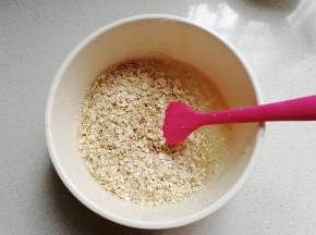 再加入蜂蜜，白醋，燕麦片；