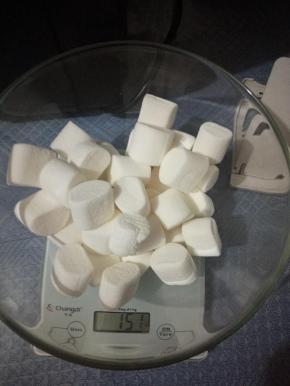 材料准备好，棉花糖称重150g。