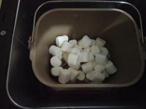 加入棉花糖融化搅拌。