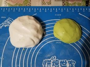 2个面团准备好后，准备夹心。