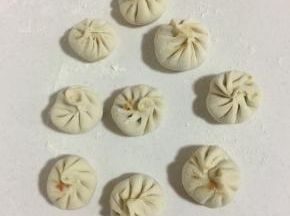 包好的迷你小笼包备用！