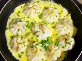 起锅前撒入适量的葱花即可享受美味啦！