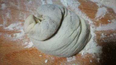 捏紧两头 螺旋状压扁