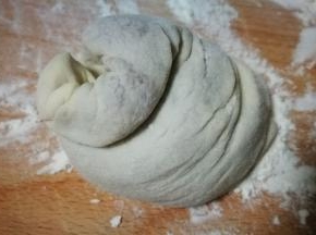 捏紧两头 螺旋状压扁