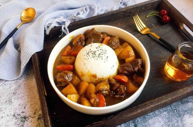 咖喱牛肉土豆饭