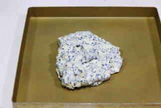 把牛轧糖团倒在不粘烤盘内。