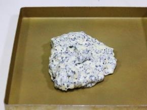 把牛轧糖团倒在不粘烤盘内。