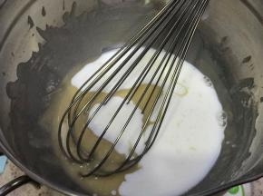 加入牛奶混匀