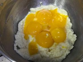 加入蛋黄