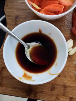 生抽耗油糖盐加水调好汁