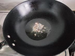 热锅入油先炸花椒