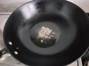热锅入油先炸花椒
