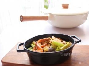 这款炒锅省时省力，加热均匀，炒出的菜肴也是颜色鲜艳。