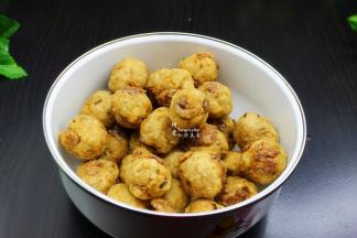 用吸油纸，把多余的油脂吸干，即可。