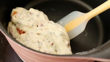 让果干尽量分布均匀。混合成团