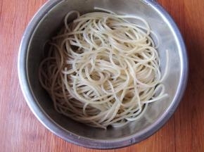 红薯粉条用开水泡软