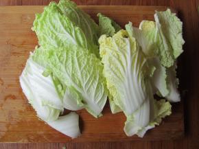 娃娃菜洗净掰散