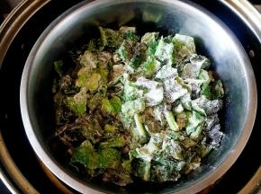 冷水上锅，上汽后，蒸8分钟左右即熟