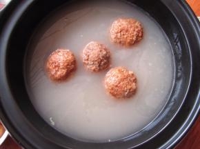 放入丸子煮开15分钟