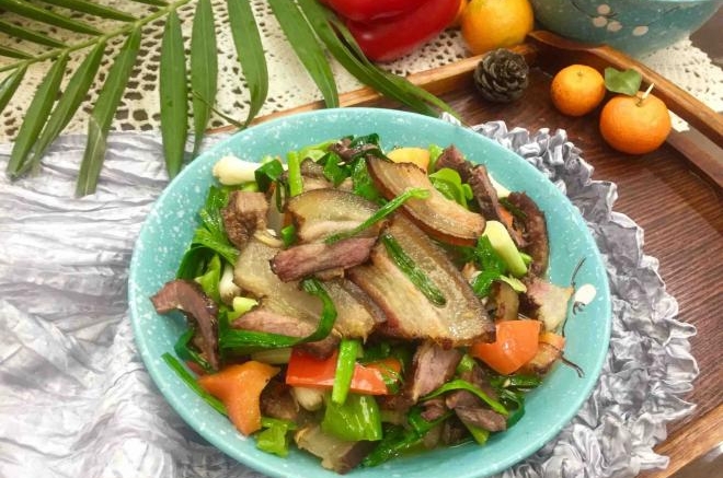 蒜苗炒腊肉