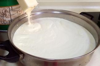 豆米浆宁可浓稠些也不可太稀了。