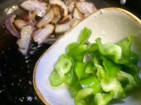 放入青椒