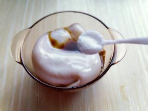 在家生抽，加入盐。腌制30分钟。