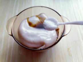 在家生抽，加入盐。腌制30分钟。