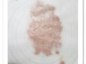 再在上面铺一层油纸。