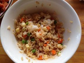 加入腌鸡肉多出来的腌汁拌匀