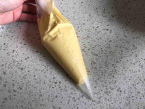 放入裱花袋中，放凉，放冰箱冷藏备用