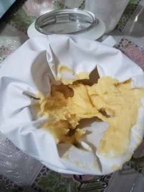 把拌匀的面糊装入裱花袋，中号8齿裱花嘴做出自己喜欢的形状。这个时候记得预热烤箱。