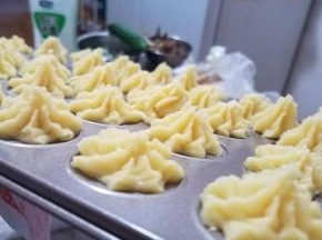 180度18分钟就可以，这个需要根据自己的烤箱跟饼干形状调整。