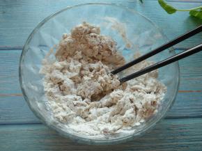 加温水，搅拌成絮状