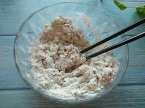 加温水，搅拌成絮状