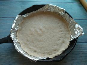 擀成面片，放去模具