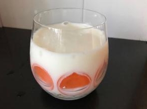 倒入酸奶
