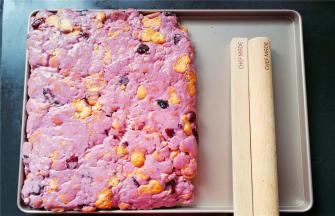 备好学厨的牛轧糖三件套开始整形，轻松搞定