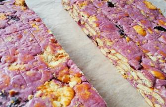 切割时候你会看到漂亮的切面就是雪花酥的效果