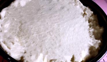 将披萨饼外皮包住芝士