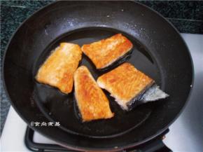 煎至两面焦黄色即可食用