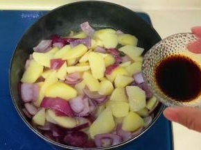倒入生抽